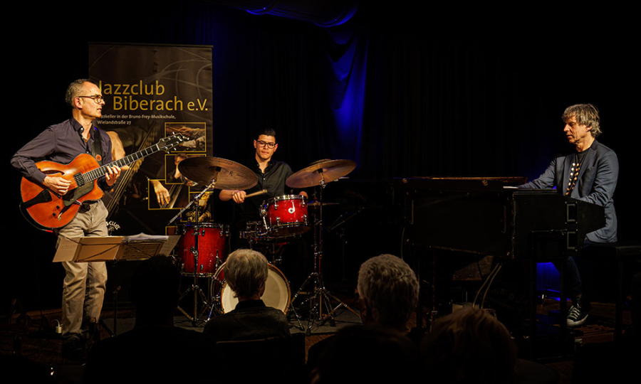 00Manfred_Junker_Organ_Trio_by_HelmutSchoenecker_tt